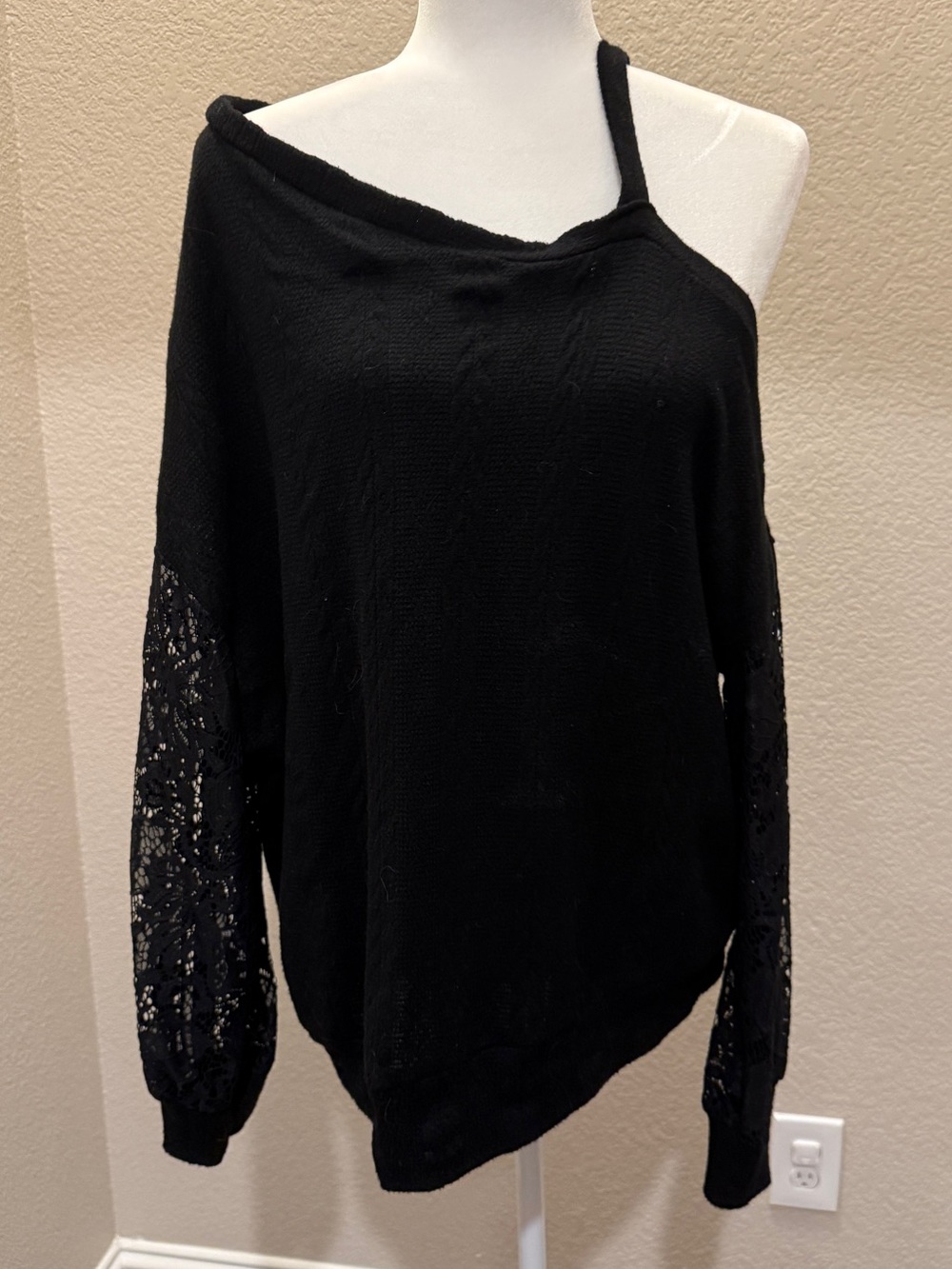 Daytrip Black One-Shoulder Lace-Sleeve Sweater
